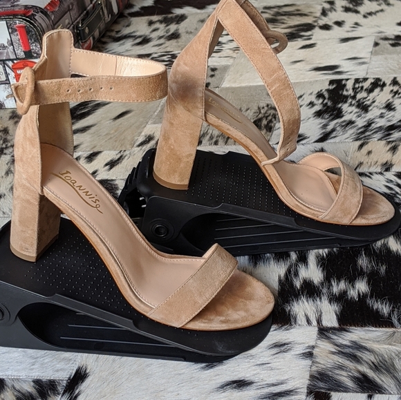 Tan open toe ankle strap sandal - Picture 4 of 7